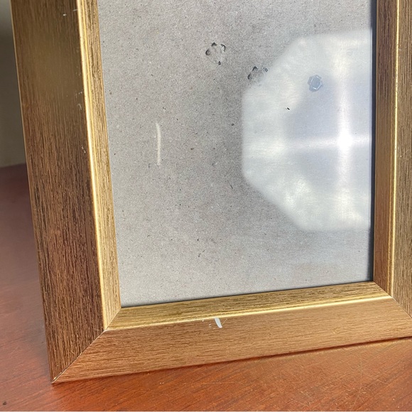 A set of 3 Gold plastic photo frames with glass inserts. - Picture 10 of 10